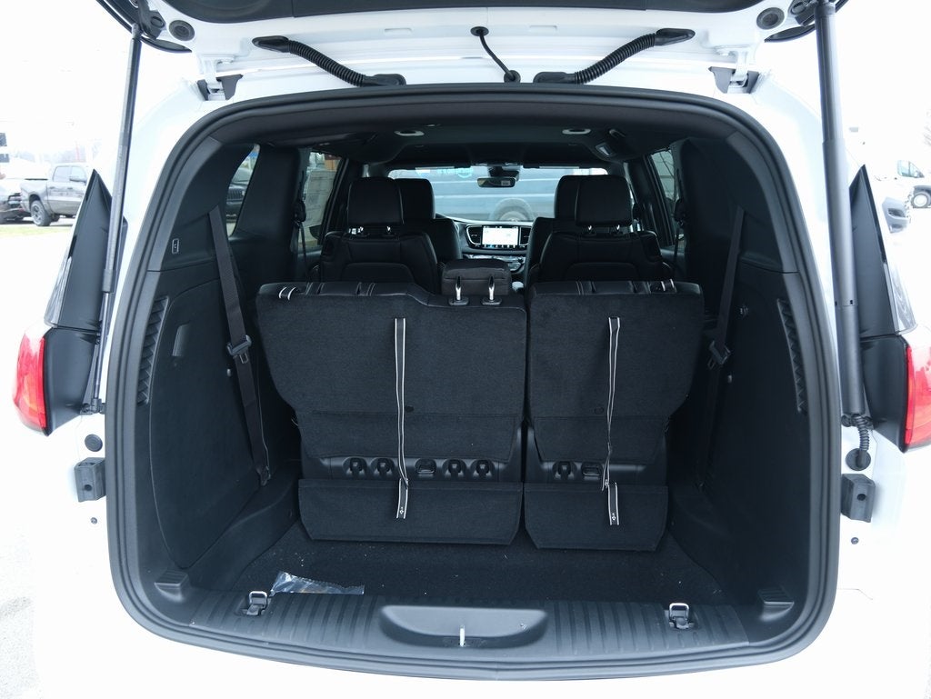 2026 Chrysler Voyager LX