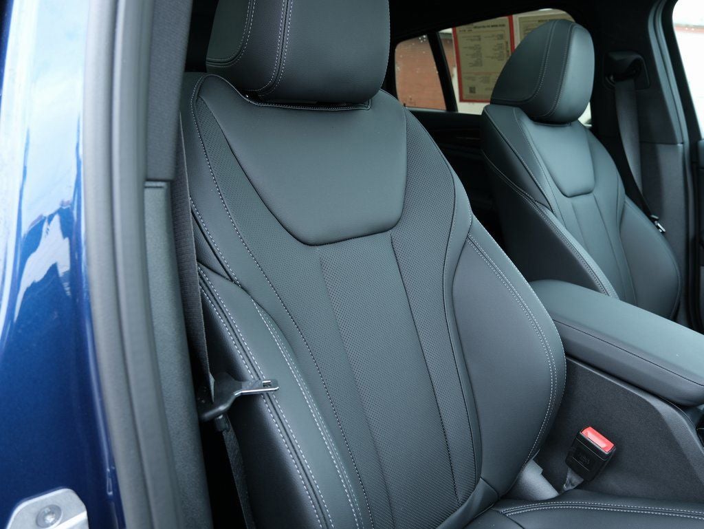 2025 BMW X4 xDrive30i