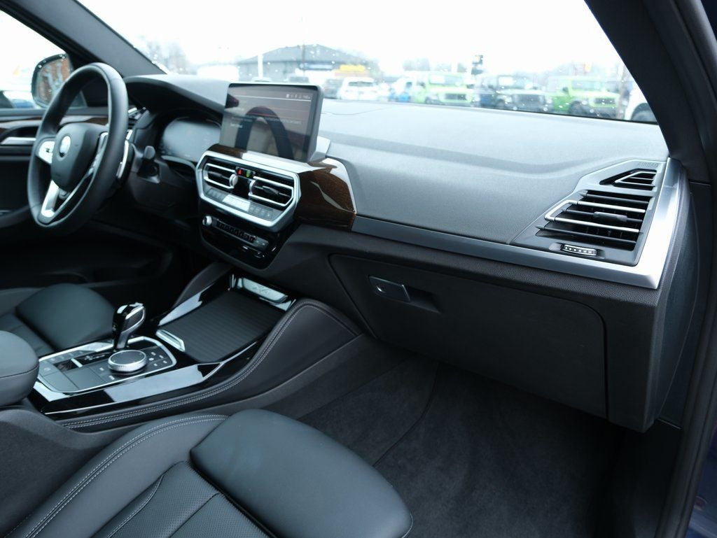 2025 BMW X4 xDrive30i