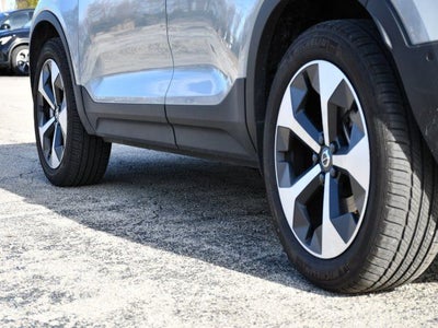 2025 Volvo XC40 B5 Plus Dark Theme