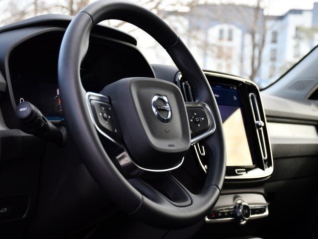 2025 Volvo XC40 B5 Plus Bright Theme