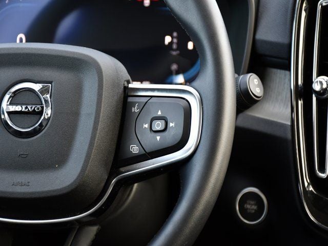 2025 Volvo XC40 B5 Plus Bright Theme