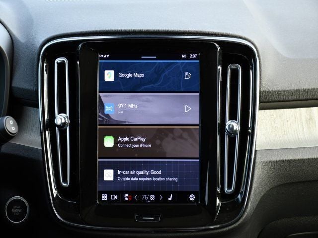 2025 Volvo XC40 B5 Plus Bright Theme