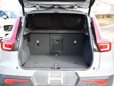 2025 Volvo XC40 B5 Plus Bright Theme