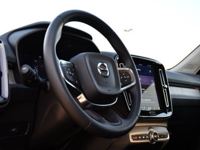 2025 Volvo XC40 B5 Plus Bright Theme