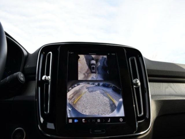 2025 Volvo XC40 B5 Plus Bright Theme