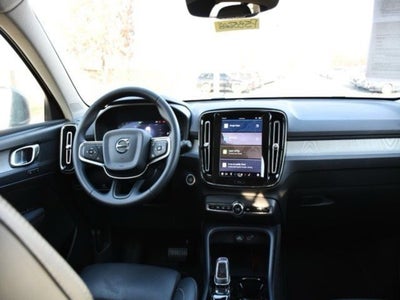 2025 Volvo XC40 B5 Plus Bright Theme