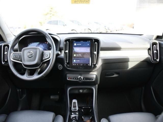 2025 Volvo XC40 B5 Plus Bright Theme