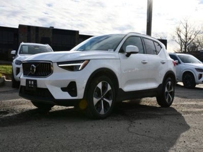 2025 Volvo XC40 B5 Plus Bright Theme