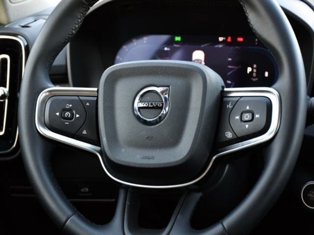 2025 Volvo XC40 B5 Plus Bright Theme