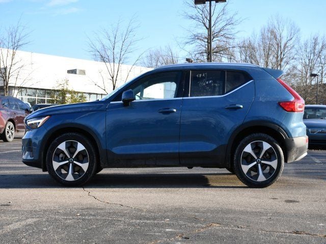 2025 Volvo XC40 B5 Plus Bright Theme