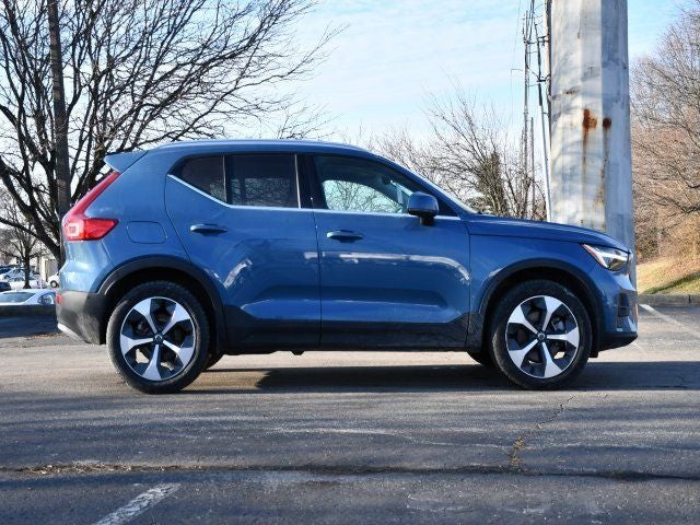 2025 Volvo XC40 B5 Plus Bright Theme