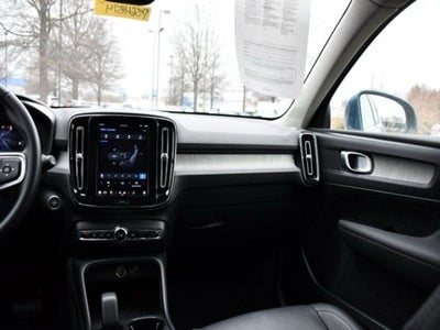 2025 Volvo XC40 B5 Core