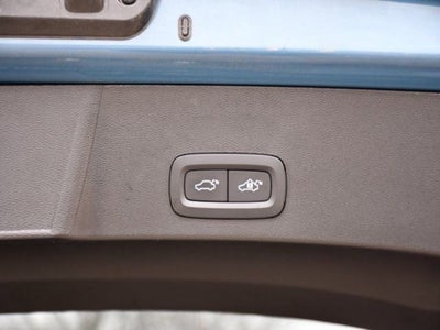 2025 Volvo XC40 B5 Core