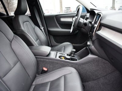 2025 Volvo XC40 B5 Core