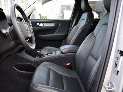 2025 Volvo XC40 B5 Core