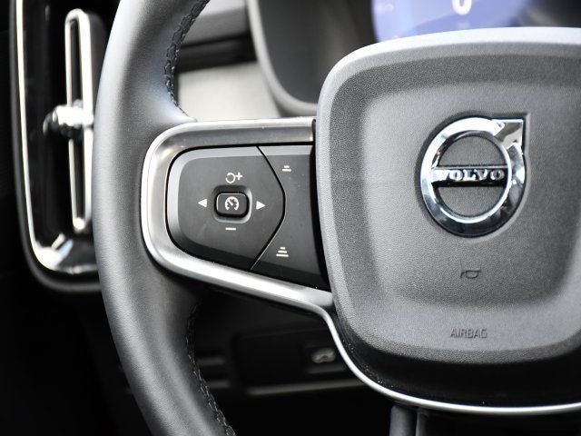 2025 Volvo XC40 B5 Core