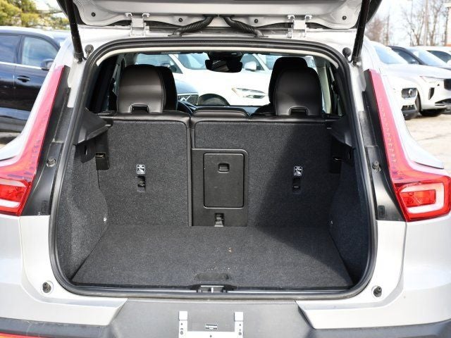 2025 Volvo XC40 B5 Core