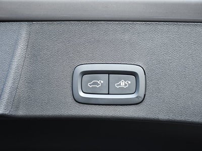 2025 Volvo XC40 B5 Core