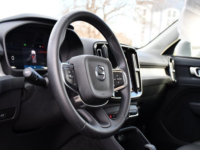 2025 Volvo XC40 B5 Core