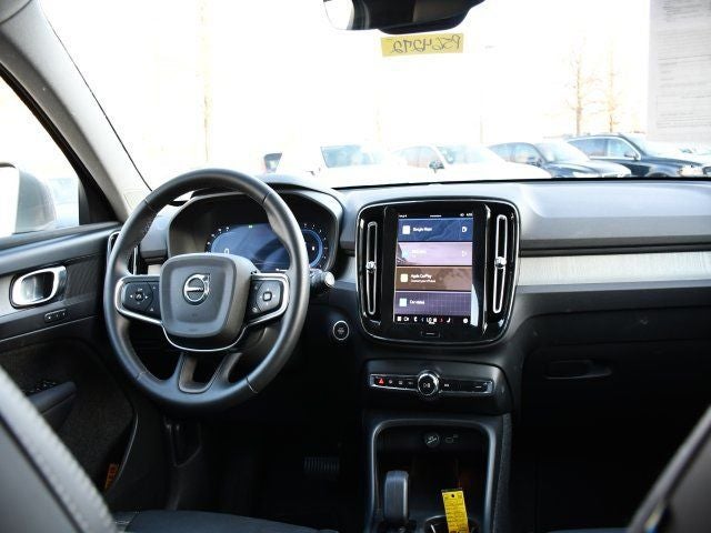 2025 Volvo XC40 B5 Core