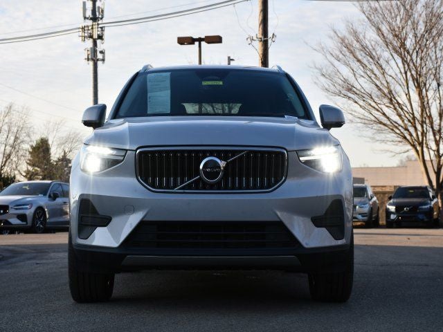 2025 Volvo XC40 B5 Core