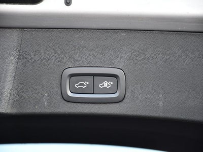 2025 Volvo XC40 B5 Core