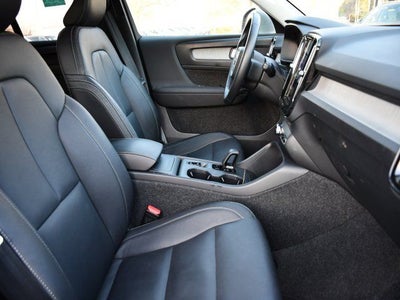 2025 Volvo XC40 B5 Core