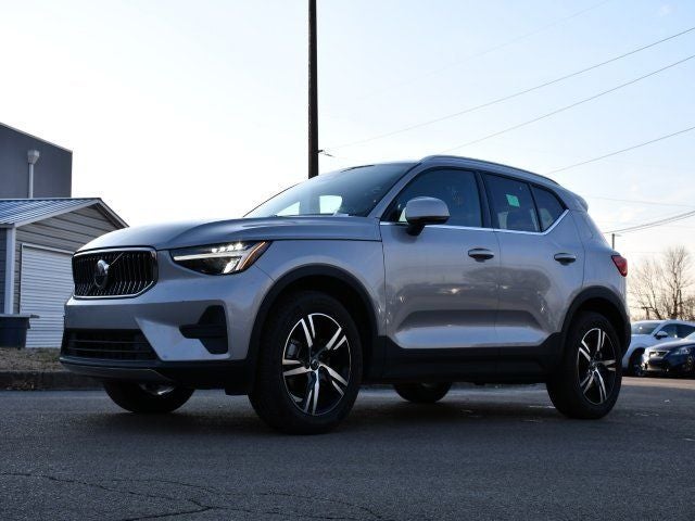 2025 Volvo XC40 B5 Core