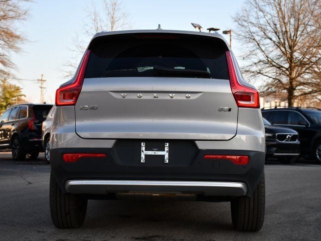 2025 Volvo XC40 B5 Core