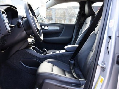 2025 Volvo XC40 B5 Core