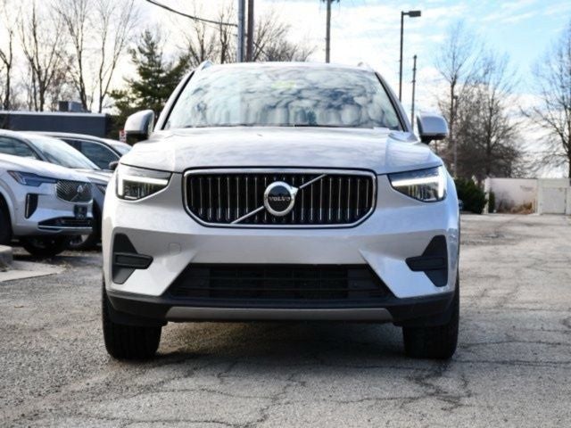 2025 Volvo XC40 B5 Core