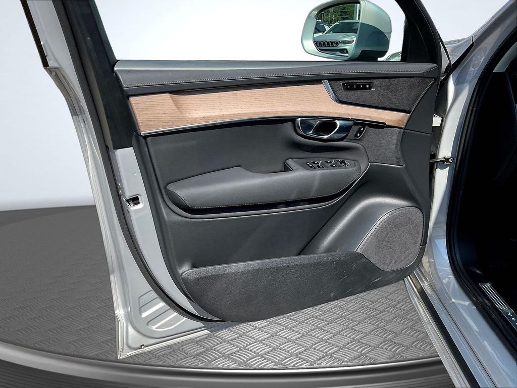 2025 Volvo XC90 B5 Plus 2025.5