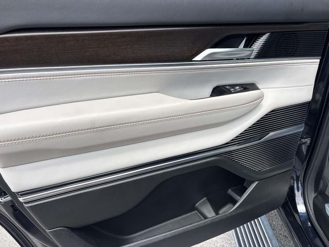 2023 Jeep Grand Wagoneer Base