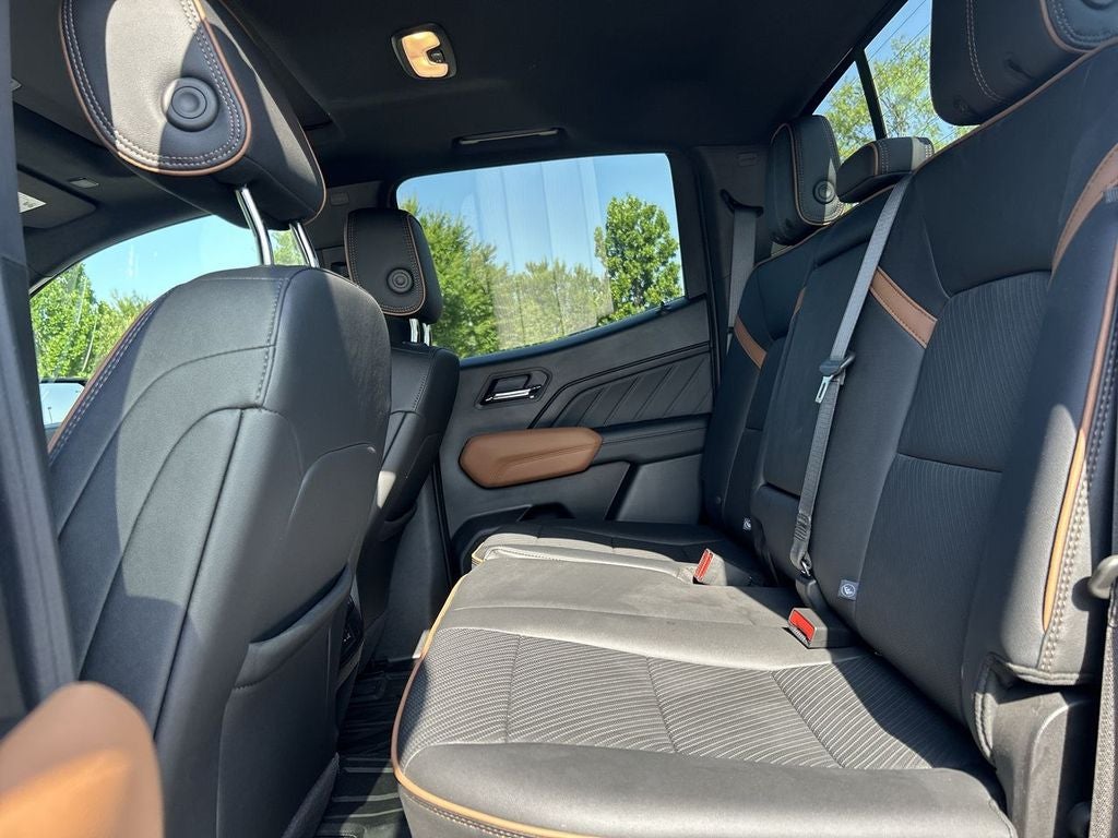 2025 GMC Canyon 4WD AT4