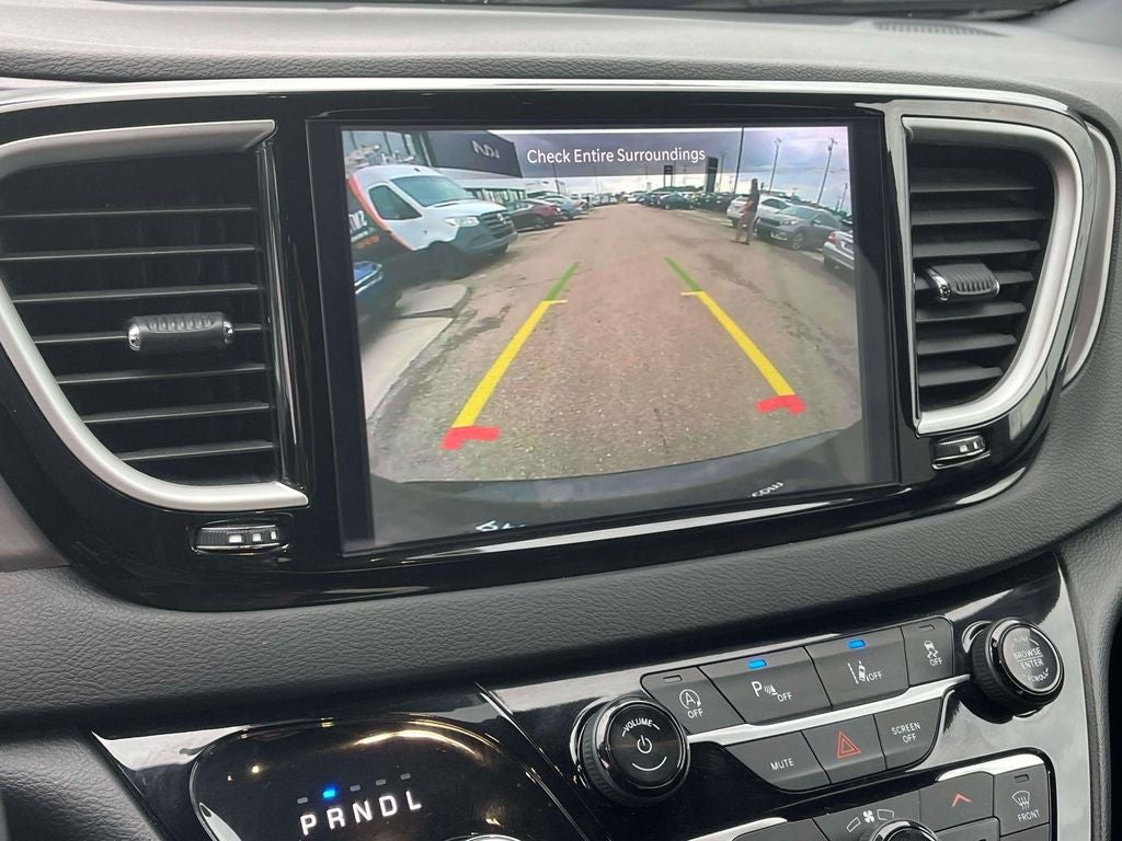 2025 Chrysler Pacifica Select