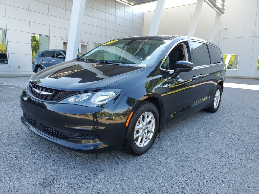 2022 Chrysler Voyager LX