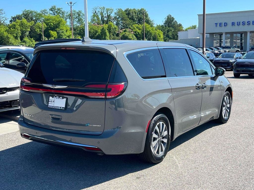 2022 Chrysler Pacifica Hybrid Touring L