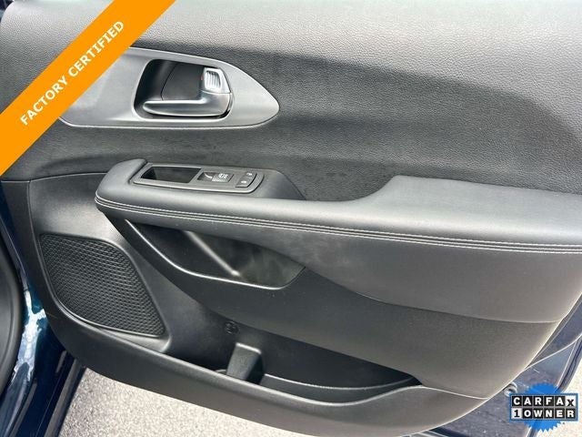 2025 Chrysler Pacifica Hybrid Select