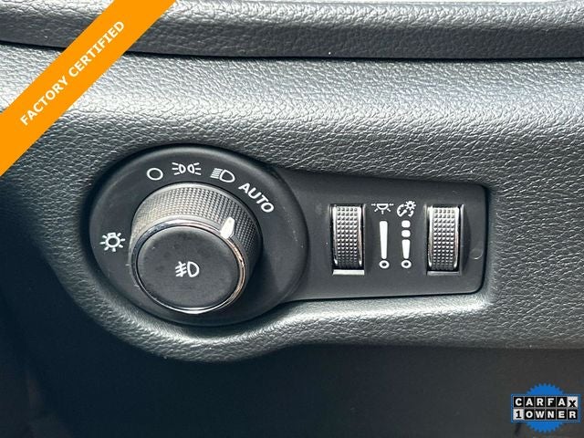 2025 Chrysler Pacifica Hybrid Select