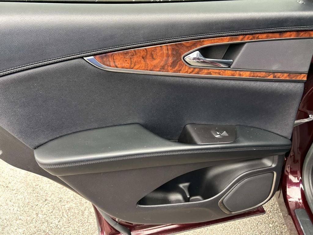 2019 Lincoln Nautilus Select