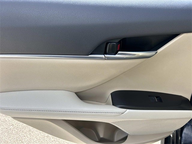 2022 Toyota Camry Hybrid XLE