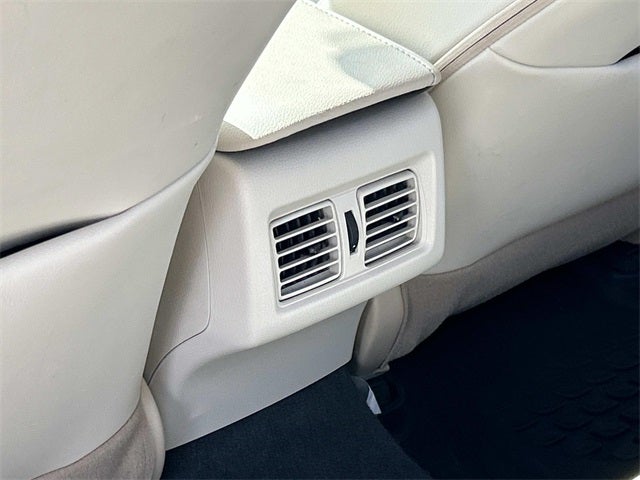 2022 Toyota Camry Hybrid XLE