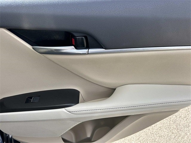 2022 Toyota Camry Hybrid XLE