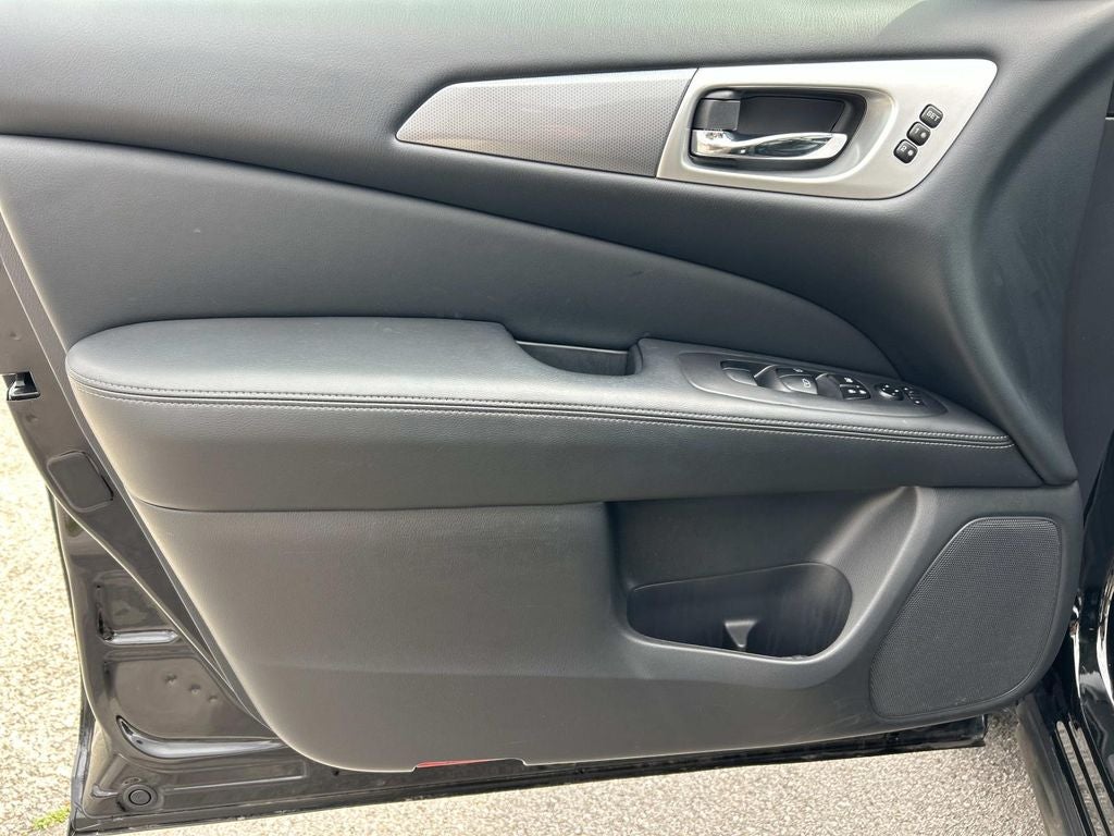 2017 Nissan Pathfinder SL