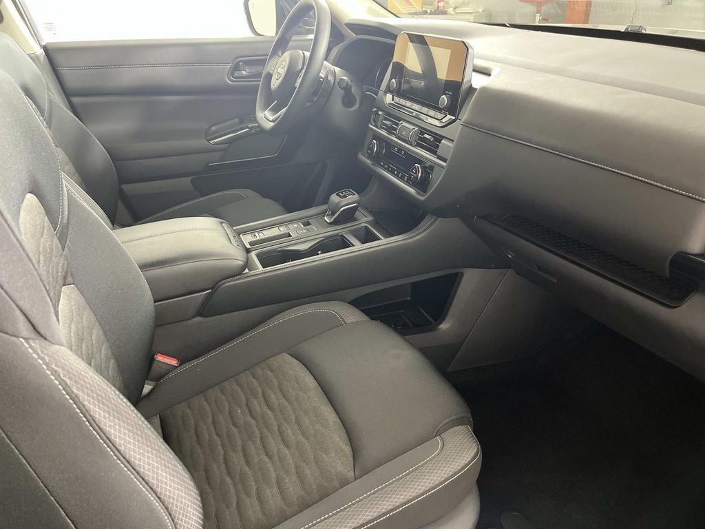 2025 Nissan Pathfinder S