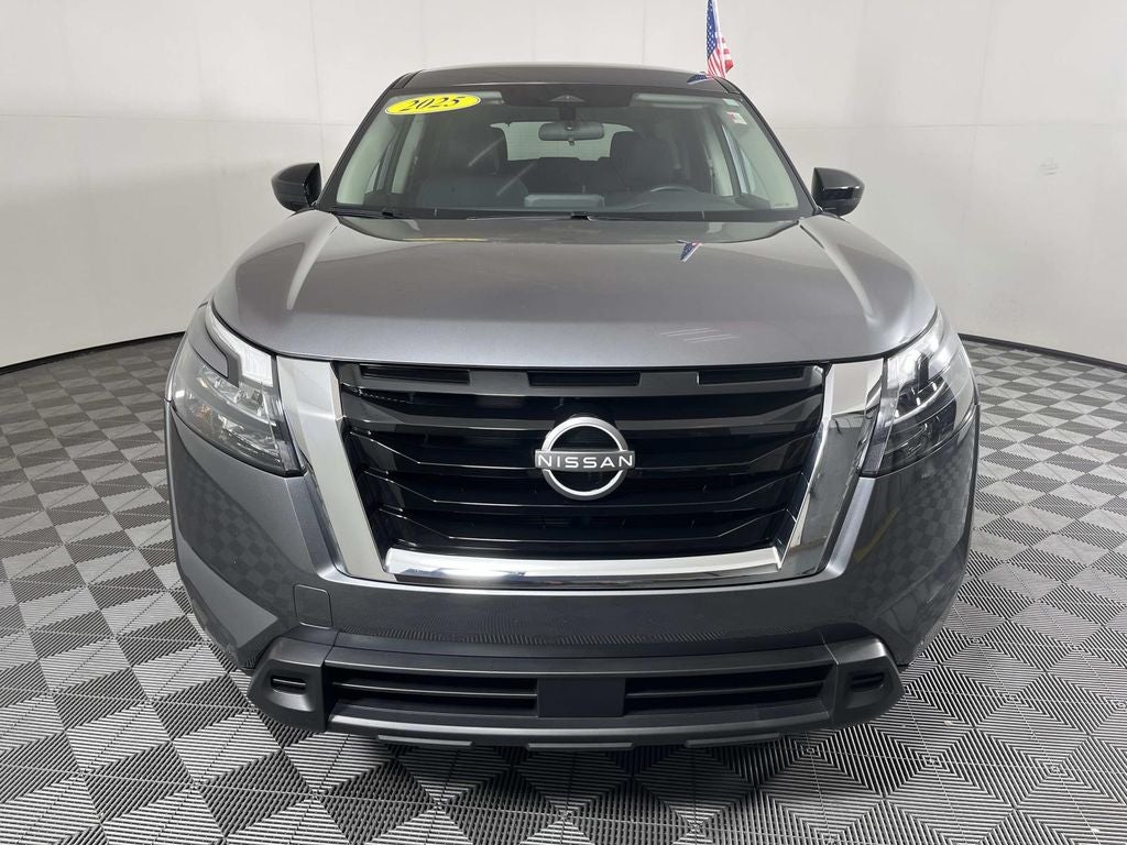 2025 Nissan Pathfinder S