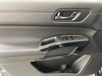 2025 Nissan Pathfinder S