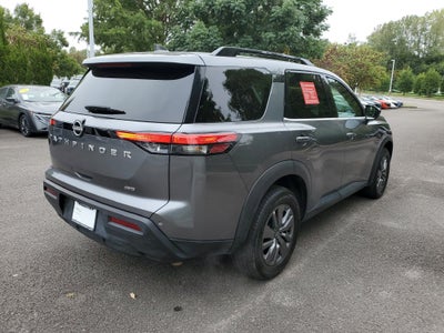 2025 Nissan Pathfinder SV