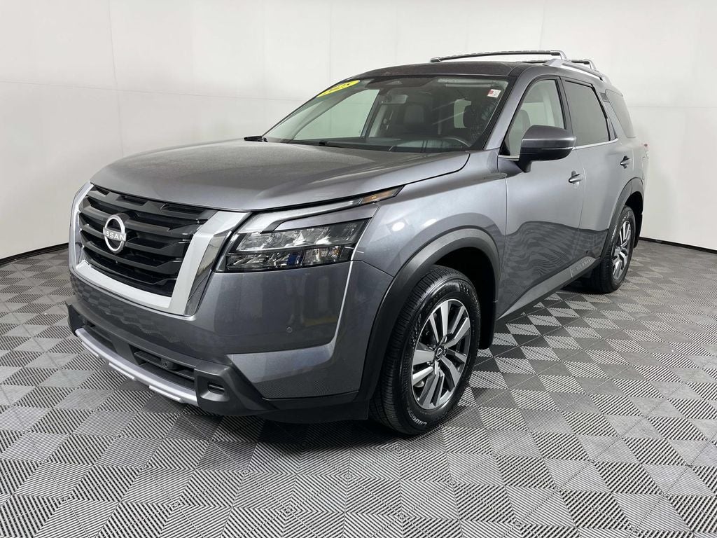 2025 Nissan Pathfinder SL